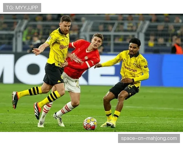 战术板：多特蒙德秘密加练角球战术，应对欧冠双线作战