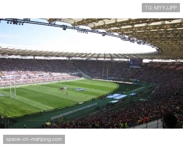 布达佩斯世锦赛主泳馆完成最后灯光调试，可容纳1.8万名观众